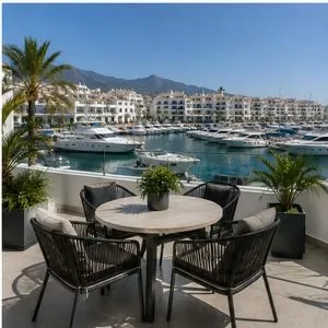 Dúplex junto a la playa en Puerto Banús