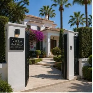 Villa con piscina en la Milla de Oro de Marbella