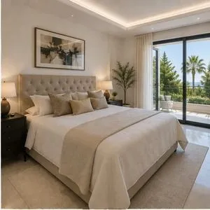 Villa con piscina en la Milla de Oro de Marbella